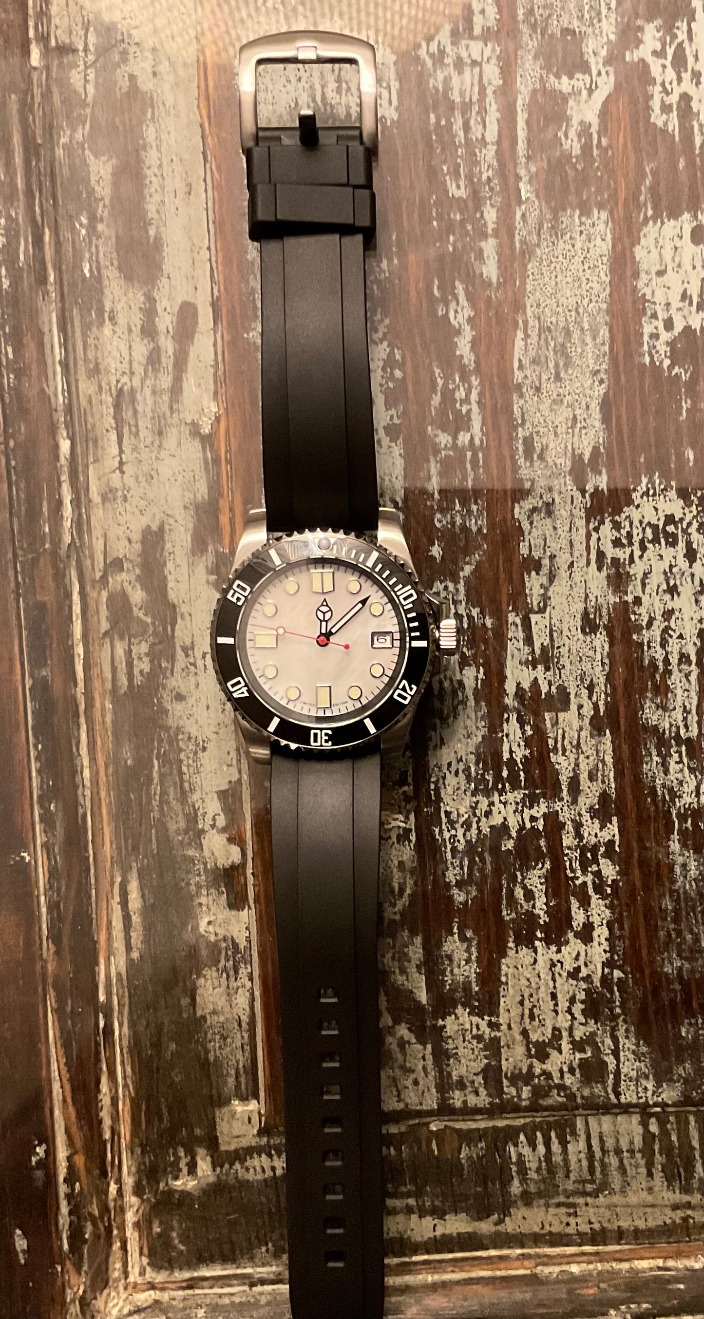 The Pearl Diver: Automatic Mechanical Wristwatch
